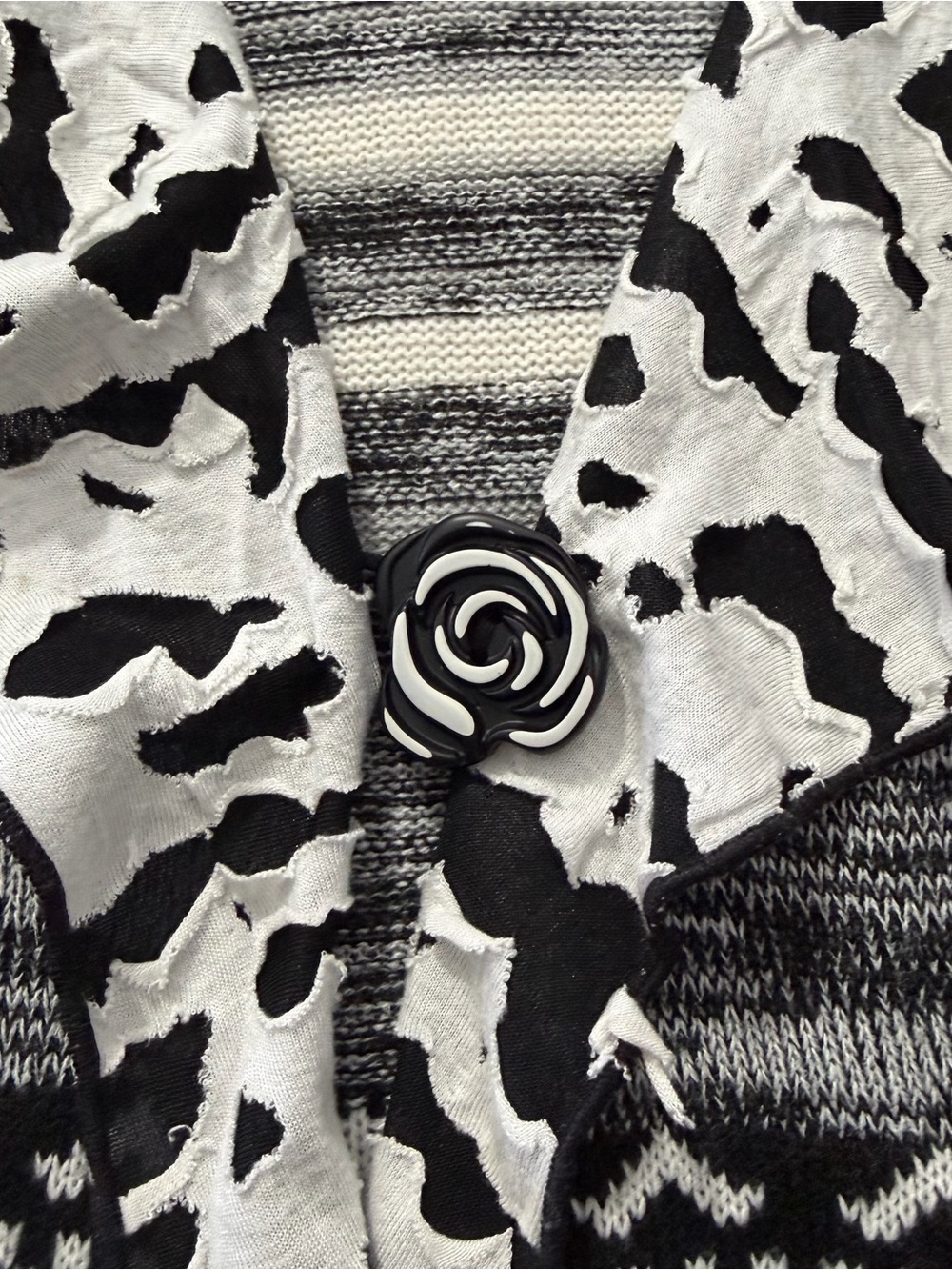Ali Miles Womens Mixed Floral Cardigan Size 1X Black White Gray Artsy Button - Picture 4 of 8